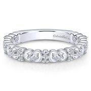 14K White Gold Diamond Ornate Millgrain Band